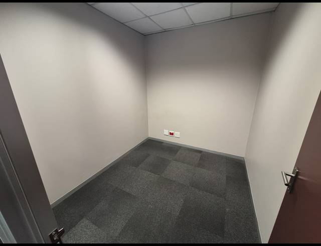 484M² OFFICE TO LET IN WOODMEAD